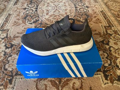 Лот: 16912882. Фото: 1. кроссовки adidas. Кеды, кроссовки, слипоны