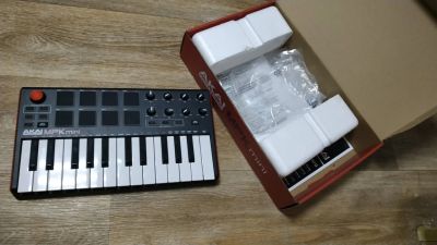 Лот: 14947398. Фото: 1. Midi-клавиатура Akai MPK MINI... MIDI-оборудование