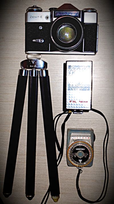 Лот: 19423720. Фото: 1. Фотокамера Zenit-E плюс Штатив... Плёночные зеркальные