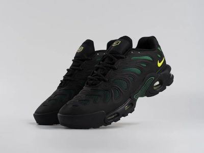 Лот: 25261961. Фото: 1. Кроссовки Nike Air Max Plus Drift. Кеды, кроссовки, слипоны