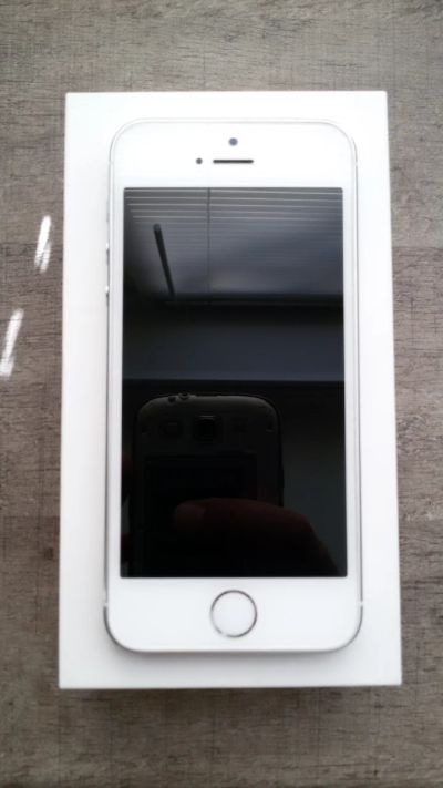 Лот: 13344977. Фото: 1. Iphone 5s 16gb siver, оригинал. Смартфоны