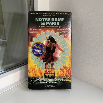 Лот: 16250623. Фото: 1. VHS кассета с оперой Notre Dame... Видеозаписи, фильмы