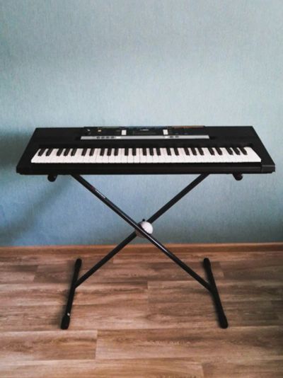 Лот: 15112489. Фото: 1. Синтезатор Yamaha PSR-E243 + стойка... Клавишные
