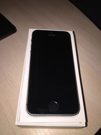 Лот: 9050873. Фото: 1. Продам айфон 5s 16 гиг. Смартфоны