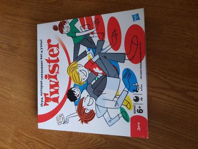 Лот: 12149232. Фото: 1. Настольная игра Twister. Детские настольные игры