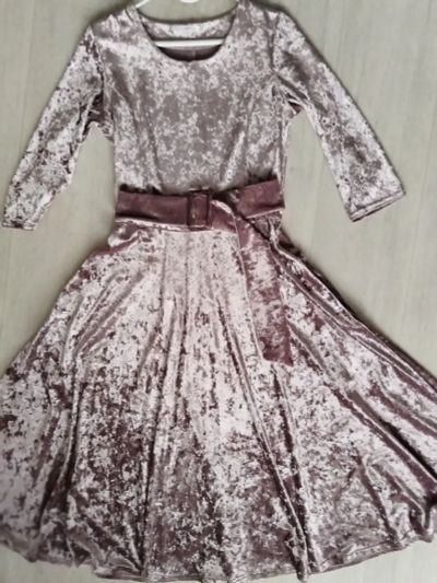 Лот: 25896590. Фото: 1. Нарядное платье 44 р-ра. Платья