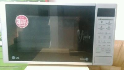 Лот: 4531590. Фото: 1. микроволновая печь LG MB4042SD. Микроволновки, мини-печи