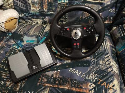 Лот: 15091933. Фото: 1. Игровой руль "Logitech" с педалями. Рули, джойстики