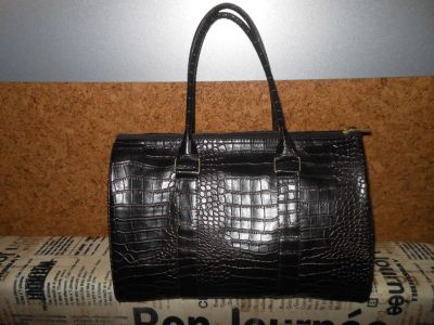 Лот: 7326234. Фото: 1. НОВАЯ сумка AVON, вместительная... Сумки
