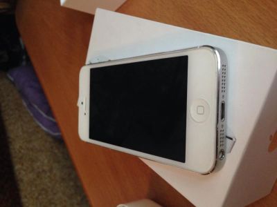 Лот: 4278062. Фото: 1. Продам iPhone 5 64gb white. Смартфоны