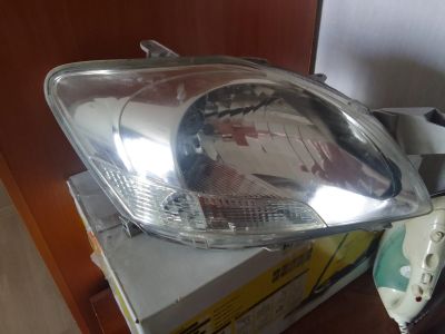 Лот: 20659116. Фото: 1. фара правая Toyota Belta. Оптика и освещение