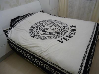 Лот: 3519062. Фото: 1. Покрывало Versace. Двухстороннее... Одеяла, подушки