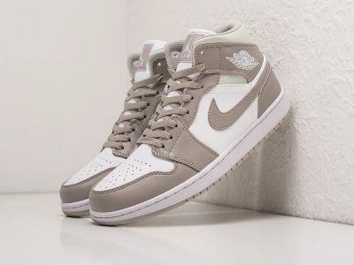 Лот: 20226540. Фото: 1. Кроссовки Nike Air Jordan 1 Mid. Кеды, кроссовки, слипоны