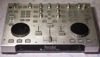Лот: 10634013. Фото: 1. контроллера Hercules DJ Console... MIDI-оборудование