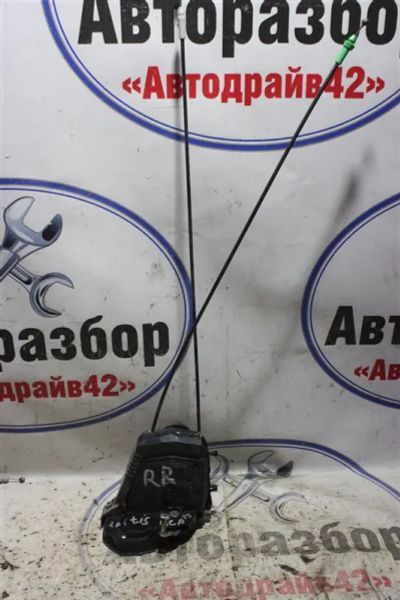 Лот: 21718027. Фото: 1. замок двери Toyota Ractis NCP100. Двигатель и элементы двигателя