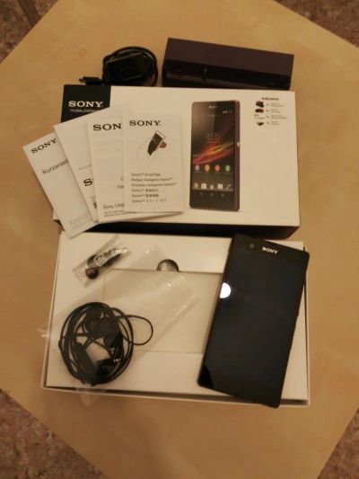 Лот: 9212133. Фото: 1. Смартфон Sony Xperia Z (полный... Смартфоны