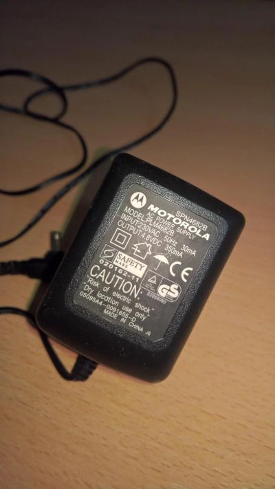 Лот: 7458406. Фото: 1. зарядное motorola. Зарядные устройства, блоки питания, адаптеры сетевые для смартфонов