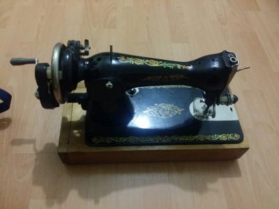 Лот: 6757877. Фото: 1. Швейная машинка. Швейная, вязальная