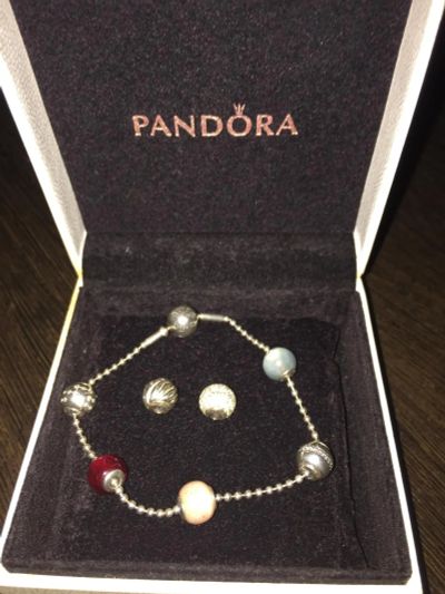 Лот: 10344714. Фото: 1. Браслет и шармы Pandora essence. Браслеты