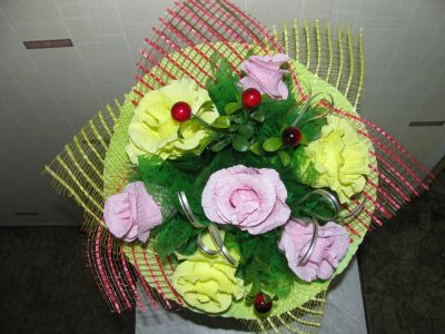 Лот: 5146413. Фото: 1. Букет из конфет розы 2. Букеты из конфет, игрушек