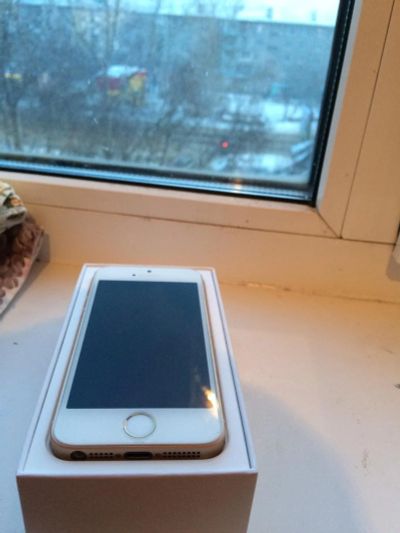 Лот: 10983997. Фото: 1. Iphone SE в идеале ! РСТ. Смартфоны