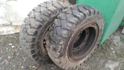 Лот: 21044534. Фото: 1. Шины для болгарского погрузчика... Колпаки