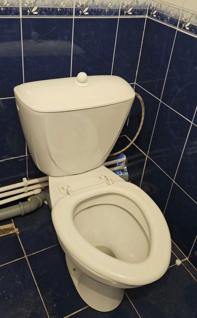 Лот: 25634726. Фото: 1. Унитаз с бачком б/у. Унитазы, биде