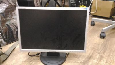 Лот: 6915000. Фото: 1. Samsung SyncMaster 920nw. ЖК-мониторы