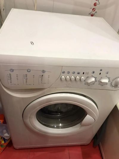 Лот: 25899488. Фото: 1. Стиральная машина Indesit W105... Стиральные машины
