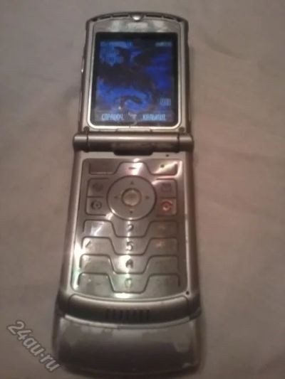 Лот: 5927654. Фото: 1. Motorola V3i. Моторолла Razr V3i... Кнопочные мобильные телефоны