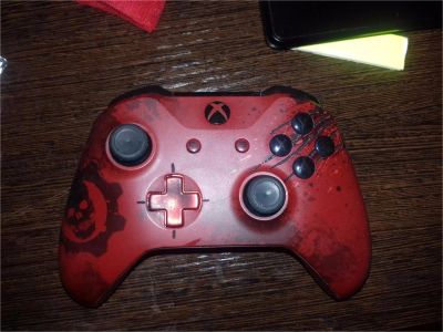 Лот: 9127735. Фото: 1. Беспроводной геймпад Xbox – Gears... Аксессуары для игровых приставок, консолей, геймпады