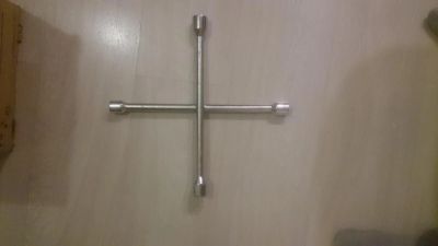 Лот: 7897431. Фото: 1. Ключ балонник. Ручные инструменты для автомобиля