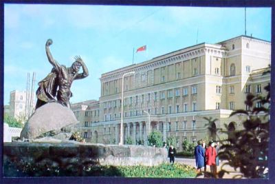 Лот: 7539720. Фото: 1. Открытка Мурманск. Памятник Анатолию... Открытки, конверты