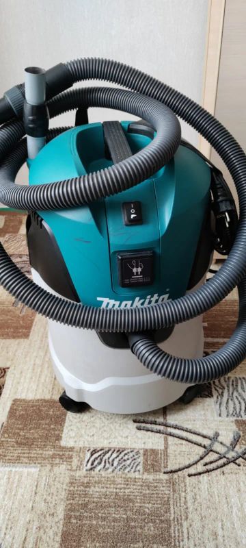 Лот: 20129080. Фото: 1. Строительный пылесос Makita VC2512L. Электроинструмент