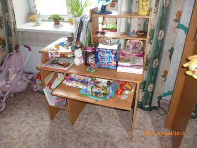 Лот: 8260763. Фото: 1. Стол компьютерный небольшой. Компьютерные и письменные столы