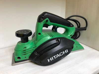Лот: 15499312. Фото: 1. Рубанок электрический Hitachi... Электроинструмент