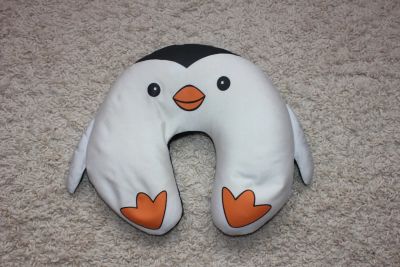 Лот: 13115576. Фото: 1. Подушка пингвин с наполнителем... Одеяла, подушки