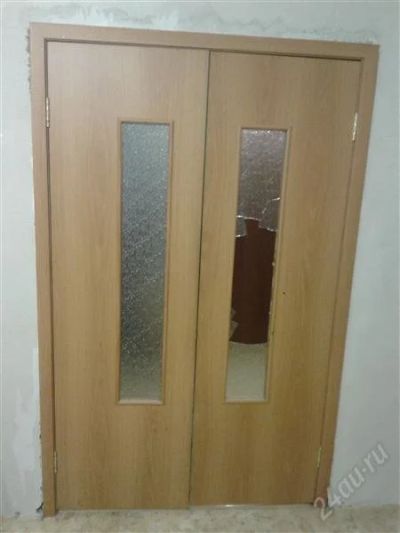 Лот: 2666945. Фото: 1. Дверной блок двустворчатый с рубля. Двери межкомнатные