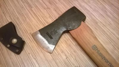 Лот: 5448380. Фото: 1. обменяю топор хускварна универсальный. Ножи, топоры