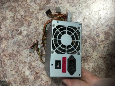 Лот: 11625359. Фото: 1. Блок питания на 400W для компьютера. Корпуса, блоки питания