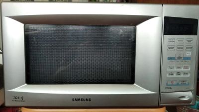 Лот: 17533210. Фото: 1. Микроволновая печь Samsung. Микроволновки, мини-печи