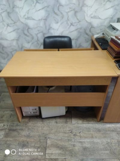 Лот: 20977613. Фото: 1. Мебель офисная( столы),недорого... Компьютерные и письменные столы