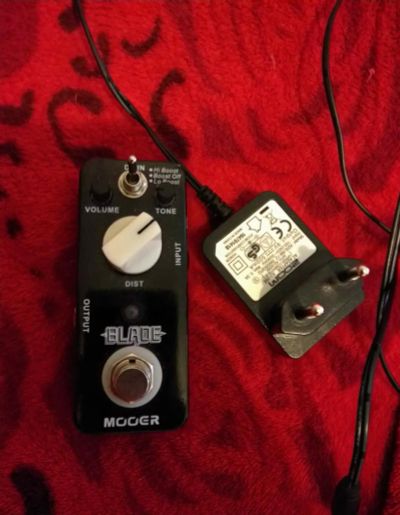 Лот: 11054595. Фото: 1. Педаль Mooer Blade Metal Distortion... Гитарные эффекты и комбоусилители