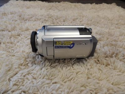 Лот: 6165450. Фото: 1. видеокамера Sony DCR-SR40E. Видеокамеры