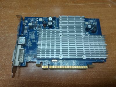 Лот: 25511561. Фото: 1. Видеокарта PCI-E 256 MB Radeon... Видеокарты