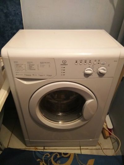 Лот: 17201138. Фото: 1. Стиральная машина indesit wisl82. Стиральные машины