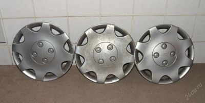 Лот: 86378. Фото: 1. Колпаки фордовские на R14, 3 штуки. Шины