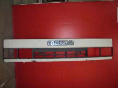 Лот: 15598325. Фото: 1. Mazda Titan 1989-1995 Решетка... Кузов