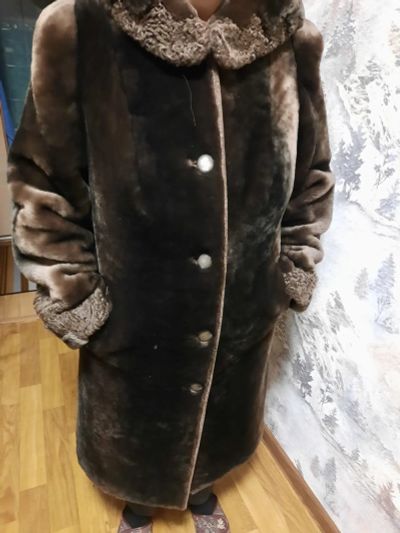 Лот: 21095506. Фото: 1. Шуба мутоновая с капюшоном. Верхняя одежда