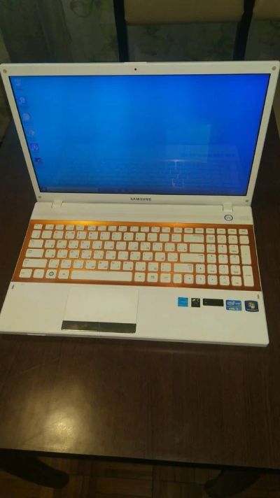 Лот: 16179064. Фото: 1. Ноутбук samsung np300v5a в идеальном... Ноутбуки